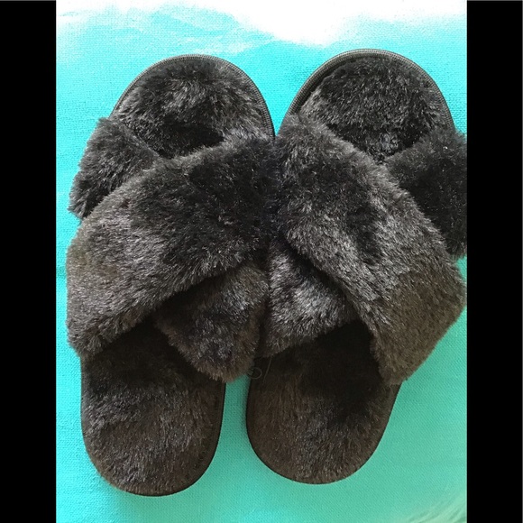 New black slide on fluffy slippers by ORLY- Collective Soles - Picture 1 of 6